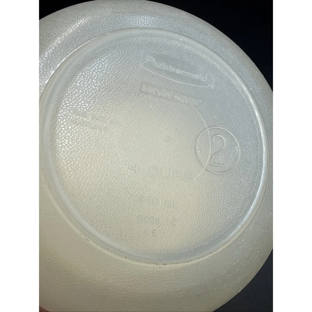 Rubbermaid Servin Saver #1 14 oz, #2 4 Cup Round Container‎ with Almond Lids